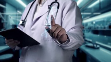 Elinde tablet olan zeki doktorlara yakın dur ve hastanede dururken DNA hologramına işaret et. DNA kopyalamasını analiz ederek genetik bozuklukları kontrol etme ve teşhis etme konusunda yetenekli bir tıp çalışanı. İyileştirici.