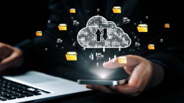 Bir dijital çalışma alanı ortamında modern teknoloji ve bağlanabilirliği vurgulayan, aygıtlar arasındaki dosya transferinin görsel olarak etkileşimli bir temsili. Dörtgen