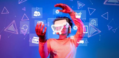 Yenilikçi teknoloji ve sosyal medya bağlantıları yoluyla katılımın vurgulandığı, perakende sektöründe sanal gerçeklik entegrasyonunu gösteren çağdaş bir alışveriş deneyiminin dinamik bir gösterimi. XDMCP