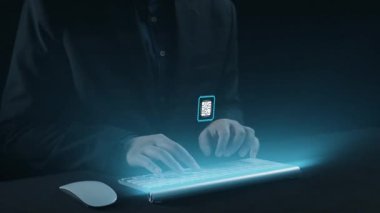 Bu görüntü teknolojinin gelecekteki bir konseptini yakalar, dijital arayüzü olan bir klavyede elleri gösterir. Veri analizi, devre tasarımları ve bilgisayar alanındaki yenilikleri gösteriyor. Dörtgen