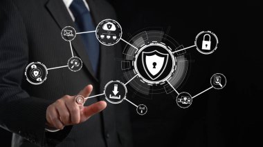 İş adamı siber güvenliğin özünü keşfeder. Siber koruma yöntemlerini, siber tehditleri derinlemesine araştır ve siber güvenlik duruşunu destekle. Siber Güvenlik Çağı FaaS 'ında yol almak için gerekli.