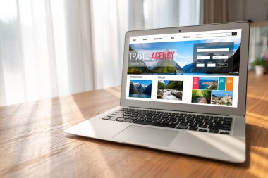 Model arama ve seyahat planlama için internet sitesi uçuş, otel ve tur rezervasyonları için anlaşma ve paket sunuyor