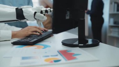 Yapay zeka ile çalışan asistanlar, şirketlerin karar verme mekanizmalarını geliştirmelerine, trendleri izlemelerine ve finansal tahminleri optimize etmelerine yardımcı oluyor. Noogenesis Yapay Zeka