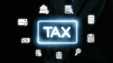 Verginin modern bir iş ortamında kavramsal temsili, finansal yönetim, uyum ve ilgili belgelerin aydınlatılmış ikonları sergilenmesi. Dörtgen