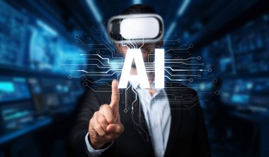 Modern bir işadamı, ileri teknoloji ve yenilik içeren yüksek teknoloji kontrol odasıyla çevrili bir VR kulaklık takarken sanal yapay zeka arayüzü kullanır. XDMCP
