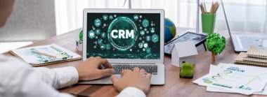 CRM işletme ve işletme için canlı bilgisayarda müşteri ilişkileri yönetim sistemi