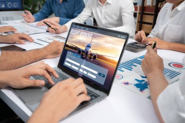 Online uçuş rezervasyon sitesi canlı rezervasyon sistemi sağlar. Seyahat teknolojisi kavramı .