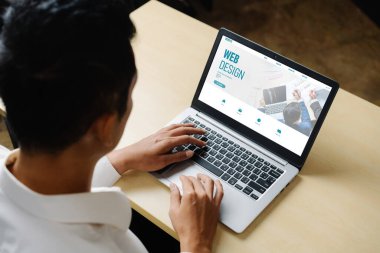 Web sitesi tasarım yazılımı çevrimiçi perakende ticaret ve e-ticaret için model şablonu sağlar