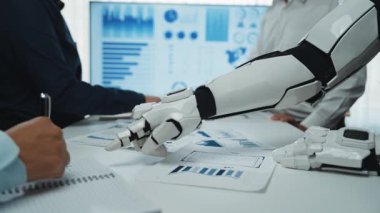 İş adamları finansal performansı izlemek, stratejileri geliştirmek ve kurumsal verimliliği optimize etmek için yapay zeka kullanırlar. Noogenesis Yapay Zeka