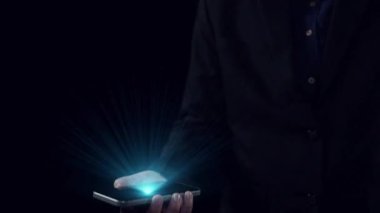İş adamı sonsuz olasılıkları ve sonsuzluğun özünü benimser, fırsatları keşfetmek için ilham verir. Sonsuzluğun ve olasılıkların birleştiği bir dünyaya dalın ve potansiyel UUID 'yi keşfedin.