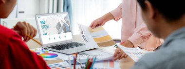 Web sitesi tasarım yazılımı çevrimiçi perakende ticaret ve e-ticaret için canlı şablon sağlıyor