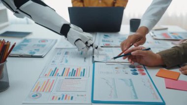 Finansal planlama ve kurumsal strateji optimizasyonunda iş profesyonellerini destekleyen yapay zekâlı asistan. Noogenesis Yapay Zeka