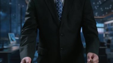 İş adamı, güvenli ve etkili yöntemlerin sergilendiği çevrimiçi bir ödeme işlemi başlattı. Güvenli çevrimiçi ödeme işlemleri için en iyi uygulamaları öğren. Kullanıcı Kimliği