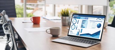 İş veri paneli, pazarlama stratejisi planlaması için iş zekası analizi sunar. Müşteri taleplerini analiz etmek ve iş dünyasının geleceğini önceden görmek için büyük veriler sunulur.