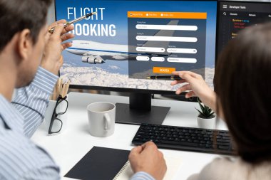 Online uçuş rezervasyon sitesi canlı rezervasyon sistemi sağlar. Seyahat teknolojisi kavramı .