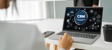 CRM işletme ve işletme için modern bilgisayarda müşteri ilişkileri yönetim sistemi