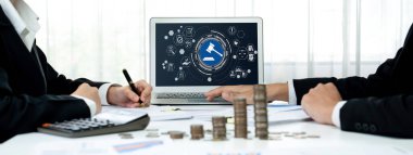 Kaliteli standartları karşılamak için çevrimiçi şirket işleri için uyum sistemi