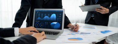 İş veri paneli pazarlama stratejisi planlaması için canlı iş zekası analizi sağlar