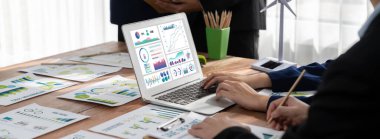 İş veri paneli pazarlama stratejisi planlaması için canlı iş zekası analizi sağlar