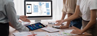 Hareketli mobil uygulama ve web sitesi için UX UI tasarım süreci. Profesyonel uygulama geliştiricisi için kablo grafiğinin yaratıcı prototipi .