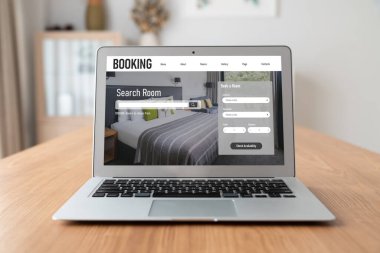 Çevrimiçi otel konaklama rezervasyon sitesi mod rezervasyon sistemi sağlar. Seyahat teknolojisi kavramı .