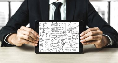 Bilgisayar ekranında bilim ve eğitim kavramını gösteren matematiksel denklemler ve modem formülü