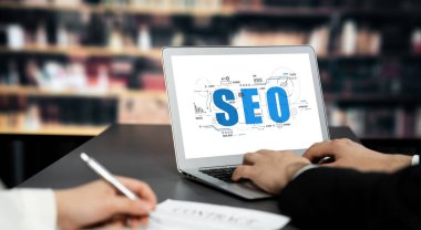 SEO arama motoru optimizasyonu bilgisayar ekranında canlı e-ticaret ve çevrimiçi perakende ticaret için
