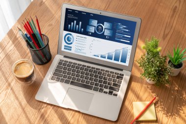 İş veri paneli, pazarlama stratejisi planlaması için iş zekası analizi sunar. Müşteri taleplerini analiz etmek ve iş dünyasının geleceğini önceden görmek için büyük veriler sunulur.