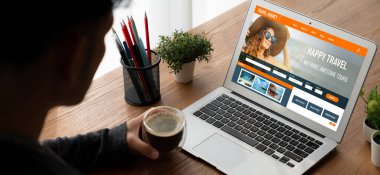 Model arama ve seyahat planlama için internet sitesi uçuş, otel ve tur rezervasyonları için anlaşma ve paket sunuyor