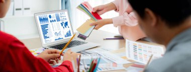 İş veri paneli pazarlama stratejisi planlaması için canlı iş zekası analizi sağlar