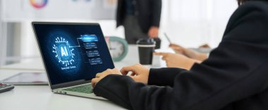 Yapay zeka teknolojisini çalıştırmak için komut mühendisi ve kullanıcı kolaylığı için üretici yapay zeka yardımcı araçları insanların yapay zeka işlevlerini teşvik ederek yapay zekayı çalıştırmalarına yardımcı olur