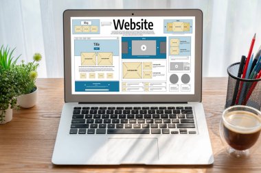 Web sitesi tasarım yazılımı çevrimiçi perakende ticaret ve e-ticaret için rahat bir şablon sağlar