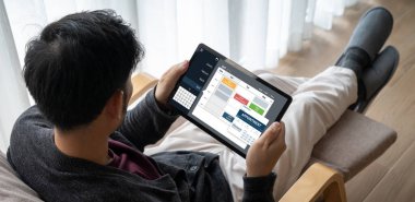 İnternet sitesindeki modish regrition için çevrimiçi aplikasyon rezervasyon takvimi