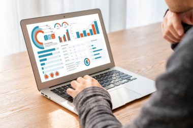 İş veri paneli, pazarlama stratejisi planlaması için iş zekası analizi sunar. Müşteri taleplerini analiz etmek ve iş dünyasının geleceğini önceden görmek için büyük veriler sunulur.