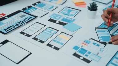 Canlı bir çalışma alanı, mobil uygulama modellemeleri, yaratıcı araçlar ve ilham ve yenilik arayan tasarım uzmanları için ideal bir saksı fabrikası. SACTR