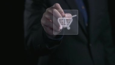 İş adamı çok kanallı stratejileri entegre ediyor, çevrimiçi alışveriş ve pazarlama erişimini artırıyor. Birbirine bağlı marka deneyimleri yaratmak için çok kanallı pazarlamanın gücünü keşfedin. Kullanıcı Kimliği