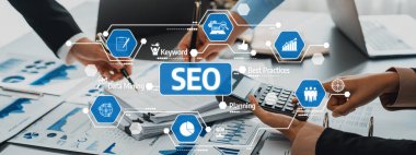 Haritalar ve raporlar arasında SEO stratejisine odaklanan profesyoneller arasındaki dinamik etkileşim, etkili iş planlaması ve büyüme çözümlerine bir göz atma olanağı sunuyor. Dostluk