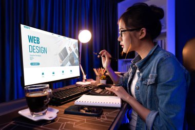 Web sitesi tasarım yazılımı çevrimiçi perakende ticaret ve e-ticaret için canlı şablon sağlıyor