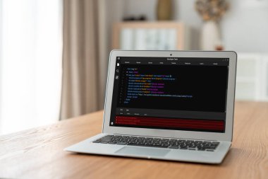 Model uygulama ve program kodlaması için bilgisayar ekranında yazılım geliştirme programlama