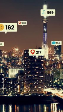 Sosyal medya simgeleri, sosyal ağ uygulama platformu üzerinden insanların bağlandığını gösteriyor. Çevrimiçi toplum ve sosyal medya pazarlama stratejisi kavramı .