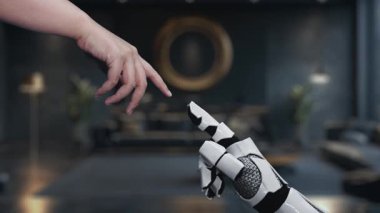 Modern bir müşteri memnuniyeti tasviri dijital araçlarla yapılan bir ankette, zarif bir ofis alanında geçen bir sınıflandırma sistemiyle robotik bir elin etkileşimi. Auvana