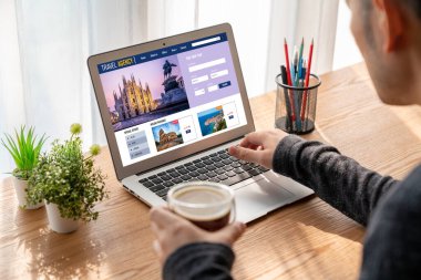 Model arama ve seyahat planlama için internet sitesi uçuş, otel ve tur rezervasyonları için anlaşma ve paket sunuyor