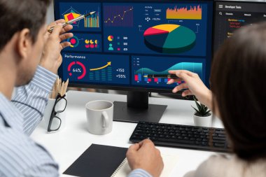 İş veri paneli pazarlama stratejisi planlaması için canlı iş zekası analizi sağlar