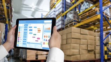 Okul eğitimi için geliştirilen kodlama ve programlama yazılımı. Basitleştirilmiş program, öğrenci çocuklar için okul sınıfında temel kodlama ve programlama eğitimi için kolay yazılım.