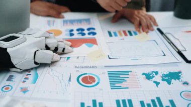 İş yeri analitiğini optimize etme, karar verme mekanizmasını geliştirme ve stratejik iş anlayışlarını iyileştirmede profesyonelleri destekleyen yapay zeka destekleyici asistanlar. Noogenesis Yapay Zeka