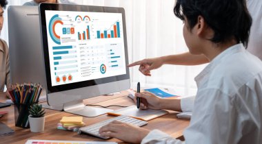 İş veri paneli, pazarlama stratejisi planlaması için iş zekası analizi sunar. Müşteri taleplerini analiz etmek ve iş dünyasının geleceğini önceden görmek için büyük veriler sunulur.