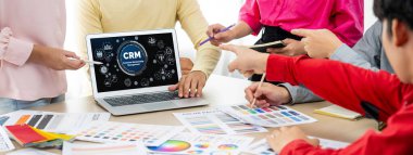 CRM işletme ve işletme için canlı bilgisayarda müşteri ilişkileri yönetim sistemi