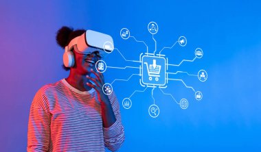 Bir kadın, dijital ticaret ve pazarlama stratejilerinde yenilik sergileyen, ilgi çekici ve sürükleyici bir arayüz illüstrasyonuyla sanal gerçeklik alışverişi deneyiminden zevk alıyor. XDMCP