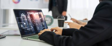 Kaliteli standartları karşılamak için mod çevrimiçi şirket işleri için uyum sistemi