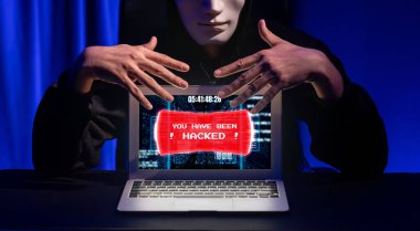 Suçlu anonim maskesinin şifrelemesi, güvenli olmayan özel hayatın dizüstü bilgisayarını hackleyerek başarılı oldu. Yükleme servisinin büyük bir veritabanını kullanarak ya da kopya çekerek. Bireysel.